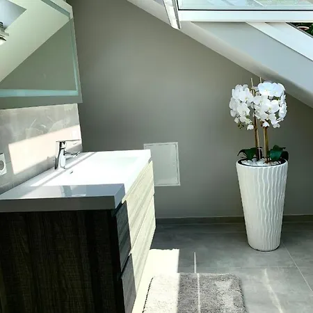 Apartament Six - One Seven *