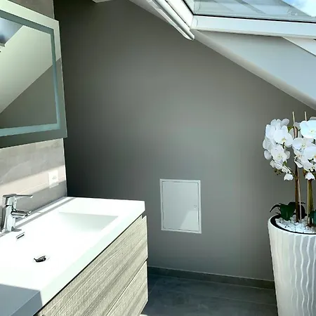 Apartament Six - One Seven